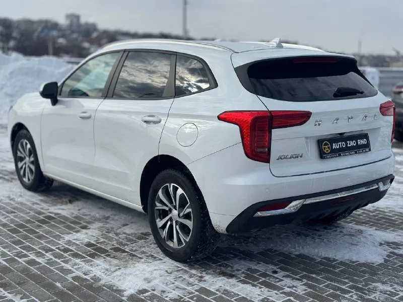 🏁в продаже haval jolion год выпуска: 2023 пробег на табло: 69 000 км птс: электронный, юр. чистый двигатель: 1.5 бензин трансмиссия: amt vin: xzgee04a8pa844805 цена: 1 290 000 новая цена: 1 270 000 руб. 📞 +7 (938) 130-35-61 адрес: г. ростов-на-дону, тц «сиверс», пр. сиверса, 23 – как нас найти способы оплаты: — наличные; — кредит (20 банков); — безнал без ндс; — обмен на ваш авто. больше подробностей об авто и способах оплаты узнавайте у менеджера @autozaorndbot ___________ смотрите все авто в наличии – https://autozao. ru/ 🗺️ присоединяйтесь к авто зао в других городах: — москва — краснодар — екатеринбург - фотография - 3