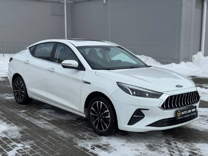 🏁в продаже jac j7 год выпуска: 2023 пробег на табло: 96 000 км птс: электронный, юр. чистый двигатель: 1.5 бензин трансмиссия: cvt vin: lj12fkt35p4024320 цена: 990 000 новая цена: 980 000 руб. 📞 +7 (938) 130-35-61 адрес: г. ростов-на-дону, тц «сиверс», пр. сиверса, 23 – как нас найти способы оплаты: — наличные; — кредит (20 банков); — безнал без ндс; — обмен на ваш авто. больше подробностей об авто и способах оплаты узнавайте у менеджера в @autozaorndbot ___________ смотрите все авто в наличии – https://autozao. ru/ 🗺️ присоединяйтесь к авто зао в других городах: — москва — краснодар — екатеринбург - фотография - 2