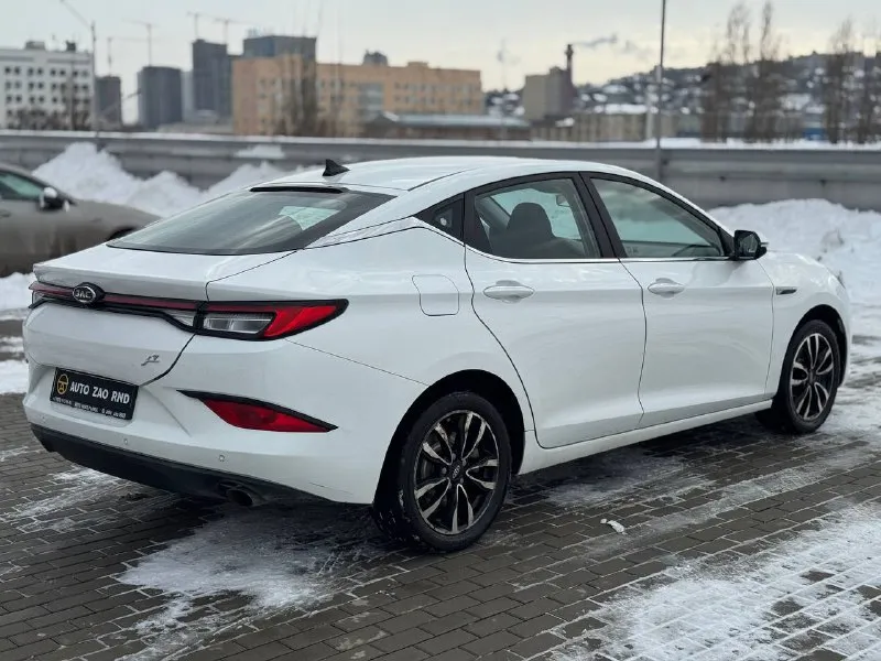 🏁в продаже jac j7 год выпуска: 2023 пробег на табло: 96 000 км птс: электронный, юр. чистый двигатель: 1.5 бензин трансмиссия: cvt vin: lj12fkt35p4024320 цена: 990 000 новая цена: 980 000 руб. 📞 +7 (938) 130-35-61 адрес: г. ростов-на-дону, тц «сиверс», пр. сиверса, 23 – как нас найти способы оплаты: — наличные; — кредит (20 банков); — безнал без ндс; — обмен на ваш авто. больше подробностей об авто и способах оплаты узнавайте у менеджера в @autozaorndbot ___________ смотрите все авто в наличии – https://autozao. ru/ 🗺️ присоединяйтесь к авто зао в других городах: — москва — краснодар — екатеринбург - фотография - 3