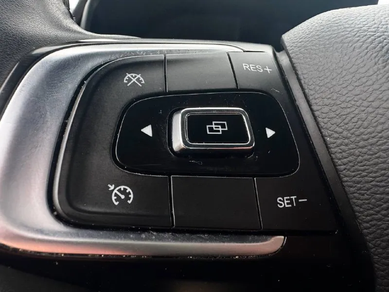 🏁в продаже chery tiggo 7 pro год выпуска: 2022 пробег на табло: 64 000 км птс: электронный, юр. чистый двигатель: 1.5 бензин трансмиссия: cvt vin: lvvdb21b9nd737114 цена: 1 230 000 новая цена: 1 220 000 руб. 📞 + 7 (928) 113-61-61 адрес: г. ростов-на-дону, тц «сиверс», пр. сиверса, 23 – как нас найти ежедневно с 10:00 до 20:00 способы оплаты: — наличные; — кредит (20 банков); — безнал без ндс; — обмен на ваш авто. больше подробностей об авто и способах оплаты узнавайте у менеджера @autozaorndbot _______________ смотрите все авто в наличии – https://autozao. ru/ max. ru/auto_zao_rnd 💬 🗺️ присоединяйтесь к авто зао в других городах: — москва — краснодар - фотография - 8