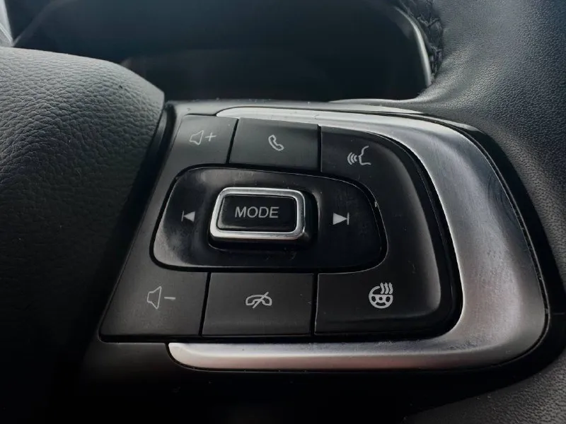 🏁в продаже chery tiggo 7 pro год выпуска: 2022 пробег на табло: 64 000 км птс: электронный, юр. чистый двигатель: 1.5 бензин трансмиссия: cvt vin: lvvdb21b9nd737114 цена: 1 230 000 новая цена: 1 220 000 руб. 📞 + 7 (928) 113-61-61 адрес: г. ростов-на-дону, тц «сиверс», пр. сиверса, 23 – как нас найти ежедневно с 10:00 до 20:00 способы оплаты: — наличные; — кредит (20 банков); — безнал без ндс; — обмен на ваш авто. больше подробностей об авто и способах оплаты узнавайте у менеджера @autozaorndbot _______________ смотрите все авто в наличии – https://autozao. ru/ max. ru/auto_zao_rnd 💬 🗺️ присоединяйтесь к авто зао в других городах: — москва — краснодар - фотография - 9