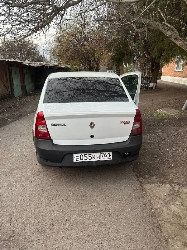Рено логан 2015 года, 200.000 пробег есть кондиционер гидроусилитель салон чистый, прияный все целое техническая часть завел поехал, едет бодро, дорогу держит хорошо есть газовое оборудование, но оно не подключено 250.000 торг у капота связь: 8 (919) 881-51-66 vk. ru/id739080932 - фотография - 2