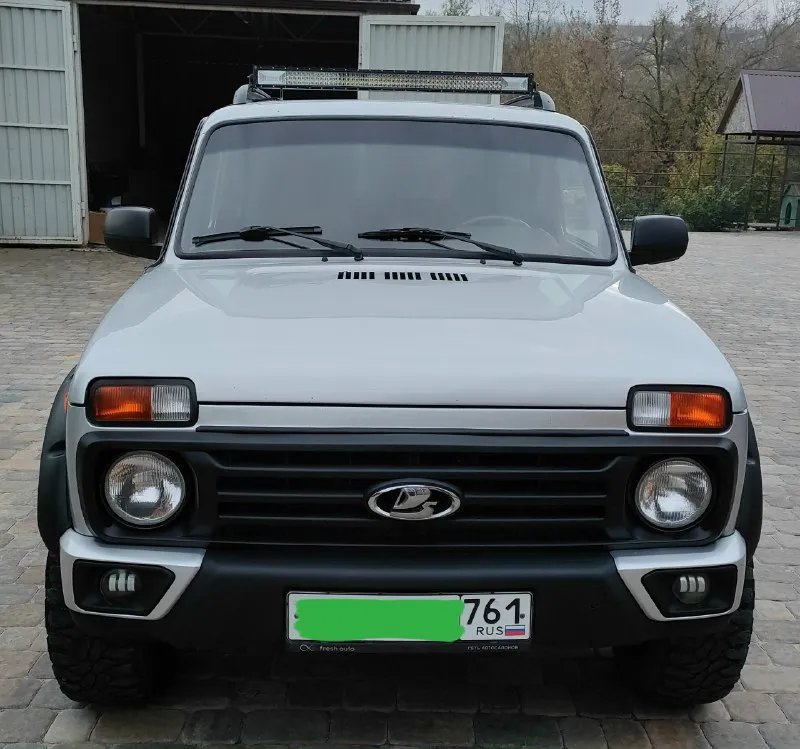 И так нивас в идеальном состоянии! весь в родном окрасе, всё родное! не ржавый не гнилой! комплектац... - фотография