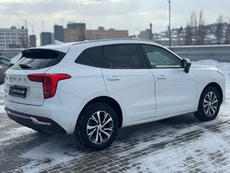 🏁в продаже haval jolion год выпуска: 2023 пробег на табло: 58 000 км птс: электронный, юр. чистый двигатель: 1.5 бензин трансмиссия: amt vin: xzgee04a4pa844803 цена: 1 270 000 новая цена: 1 230 000 руб. 📞 +7 (938) 130-35-61 адрес: г. ростов-на-дону, тц «сиверс», пр. сиверса, 23 – как нас найти способы оплаты: — наличные; — кредит (20 банков); — безнал без ндс; — обмен на ваш авто. больше подробностей об авто и способах оплаты узнавайте у менеджера @autozaorndbot ___________ смотрите все авто в наличии – https://autozao. ru/ 🗺️ присоединяйтесь к авто зао в других городах: — москва — краснодар — екатеринбург - фотография - 3