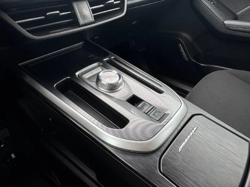 🏁в продаже haval jolion год выпуска: 2023 пробег на табло: 58 000 км птс: электронный, юр. чистый двигатель: 1.5 бензин трансмиссия: amt vin: xzgee04a4pa844803 цена: 1 270 000 новая цена: 1 230 000 руб. 📞 +7 (938) 130-35-61 адрес: г. ростов-на-дону, тц «сиверс», пр. сиверса, 23 – как нас найти способы оплаты: — наличные; — кредит (20 банков); — безнал без ндс; — обмен на ваш авто. больше подробностей об авто и способах оплаты узнавайте у менеджера @autozaorndbot ___________ смотрите все авто в наличии – https://autozao. ru/ 🗺️ присоединяйтесь к авто зао в других городах: — москва — краснодар — екатеринбург - фотография - 7