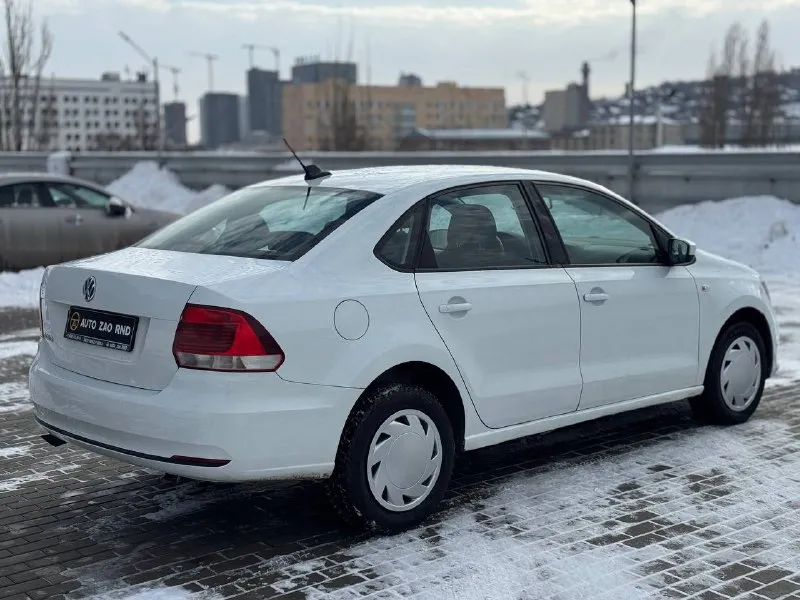🏁в продаже volkswagen polo год выпуска: 2019 пробег на табло: 175 000 км птс: электронный, юр. чистый двигатель: 1.6 бензин трансмиссия: at vin: xw8zzz61zkg042102 цена: 730 000 новая цена: 690 000 руб. 📞 +7 (938) 130-35-61 адрес: г. ростов-на-дону, тц «сиверс», пр. сиверса, 23 – как нас найти способы оплаты: — наличные; — кредит (20 банков); — безнал без ндс; — обмен на ваш авто. больше подробностей об авто и способах оплаты узнавайте у менеджера @autozaorndbot ___________ смотрите все авто в наличии – https://autozao. ru/ max. ru/auto_zao_rnd 💬 🗺️ присоединяйтесь к авто зао в других городах: — москва — краснодар — екатеринбург - фотография - 3
