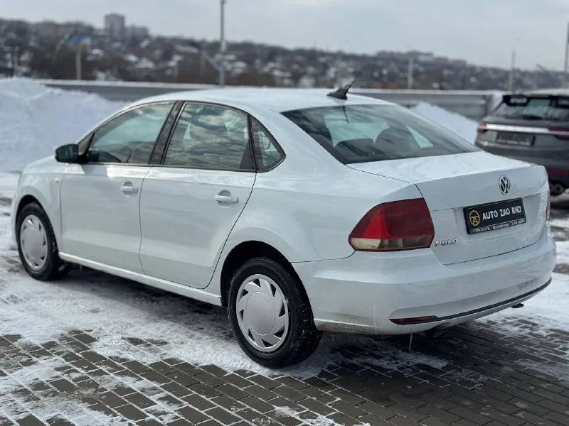 🏁в продаже volkswagen polo год выпуска: 2019 пробег на табло: 175 000 км птс: электронный, юр. чистый двигатель: 1.6 бензин трансмиссия: at vin: xw8zzz61zkg042102 цена: 730 000 новая цена: 690 000 руб. 📞 +7 (938) 130-35-61 адрес: г. ростов-на-дону, тц «сиверс», пр. сиверса, 23 – как нас найти способы оплаты: — наличные; — кредит (20 банков); — безнал без ндс; — обмен на ваш авто. больше подробностей об авто и способах оплаты узнавайте у менеджера @autozaorndbot ___________ смотрите все авто в наличии – https://autozao. ru/ max. ru/auto_zao_rnd 💬 🗺️ присоединяйтесь к авто зао в других городах: — москва — краснодар — екатеринбург - фотография - 4