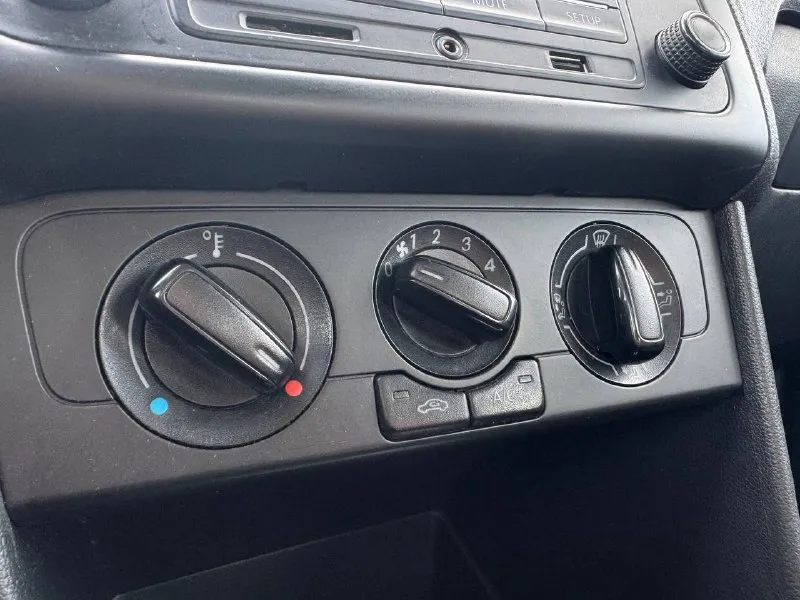 🏁в продаже volkswagen polo год выпуска: 2019 пробег на табло: 175 000 км птс: электронный, юр. чистый двигатель: 1.6 бензин трансмиссия: at vin: xw8zzz61zkg042102 цена: 730 000 новая цена: 690 000 руб. 📞 +7 (938) 130-35-61 адрес: г. ростов-на-дону, тц «сиверс», пр. сиверса, 23 – как нас найти способы оплаты: — наличные; — кредит (20 банков); — безнал без ндс; — обмен на ваш авто. больше подробностей об авто и способах оплаты узнавайте у менеджера @autozaorndbot ___________ смотрите все авто в наличии – https://autozao. ru/ max. ru/auto_zao_rnd 💬 🗺️ присоединяйтесь к авто зао в других городах: — москва — краснодар — екатеринбург - фотография - 6