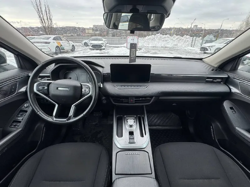 🏁в продаже haval jolion год выпуска: 2024 пробег на табло: 37 000 км птс: электронный, юр. чистый двигатель: 1.5 бензин трансмиссия: амт vin: xzgee04a5ra507172 цена: 1 480 000 руб. 📞 +7 (938) 130-35-61 адрес: г. ростов-на-дону, тц «сиверс», пр. сиверса, 23 – как нас найти способы оплаты: — наличные; — кредит (20 банков); — безнал без ндс; — обмен на ваш авто. больше подробностей об авто и способах оплаты узнавайте у менеджера @autozaorndbot ___________ смотрите все авто в наличии – https://autozao. ru/ max. ru/auto_zao_rnd 💬 🗺️ присоединяйтесь к авто зао в других городах: — москва — краснодар - фотография - 5