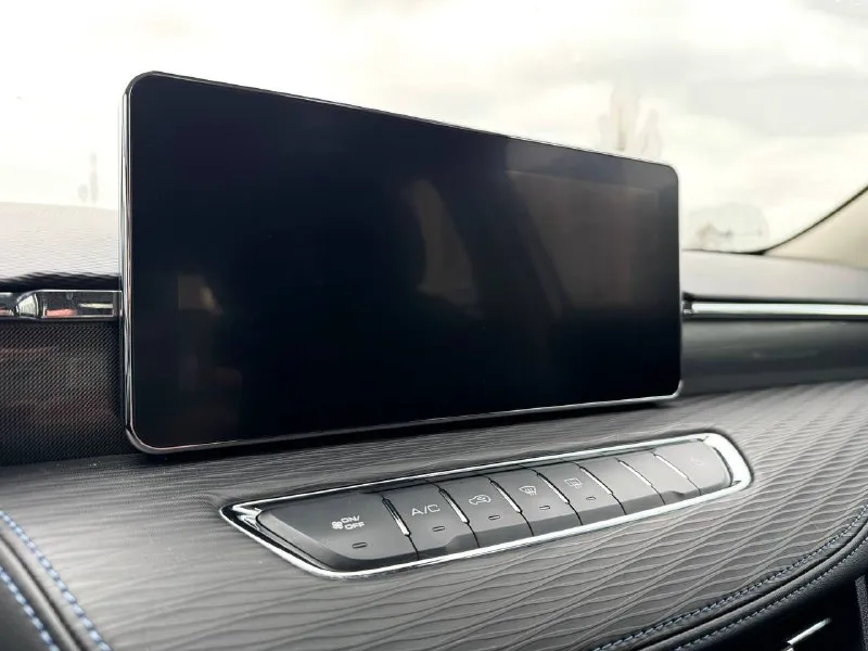 🏁в продаже haval jolion год выпуска: 2024 пробег на табло: 37 000 км птс: электронный, юр. чистый двигатель: 1.5 бензин трансмиссия: амт vin: xzgee04a5ra507172 цена: 1 480 000 руб. 📞 +7 (938) 130-35-61 адрес: г. ростов-на-дону, тц «сиверс», пр. сиверса, 23 – как нас найти способы оплаты: — наличные; — кредит (20 банков); — безнал без ндс; — обмен на ваш авто. больше подробностей об авто и способах оплаты узнавайте у менеджера @autozaorndbot ___________ смотрите все авто в наличии – https://autozao. ru/ max. ru/auto_zao_rnd 💬 🗺️ присоединяйтесь к авто зао в других городах: — москва — краснодар - фотография - 6