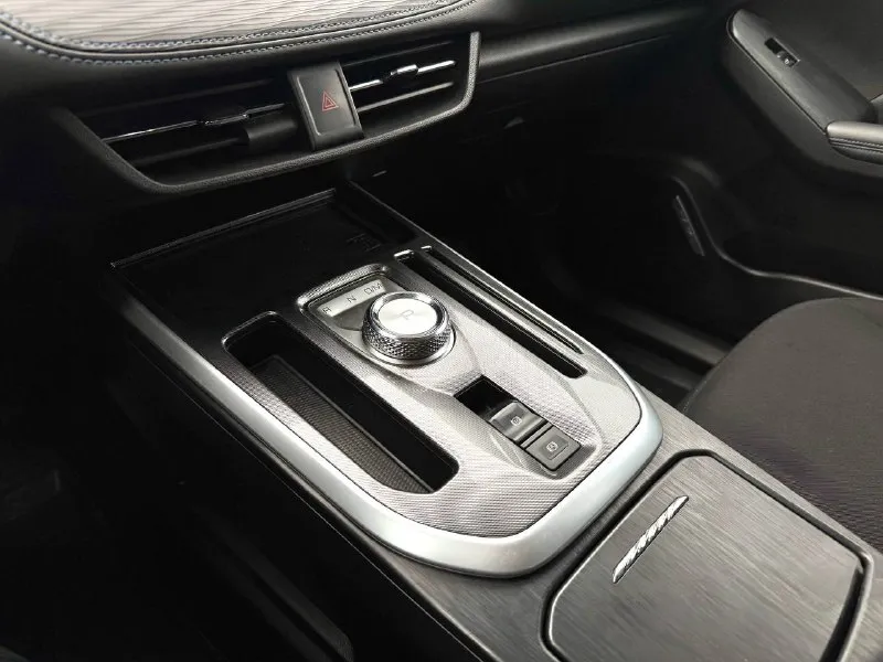 🏁в продаже haval jolion год выпуска: 2024 пробег на табло: 37 000 км птс: электронный, юр. чистый двигатель: 1.5 бензин трансмиссия: амт vin: xzgee04a5ra507172 цена: 1 480 000 руб. 📞 +7 (938) 130-35-61 адрес: г. ростов-на-дону, тц «сиверс», пр. сиверса, 23 – как нас найти способы оплаты: — наличные; — кредит (20 банков); — безнал без ндс; — обмен на ваш авто. больше подробностей об авто и способах оплаты узнавайте у менеджера @autozaorndbot ___________ смотрите все авто в наличии – https://autozao. ru/ max. ru/auto_zao_rnd 💬 🗺️ присоединяйтесь к авто зао в других городах: — москва — краснодар - фотография - 7