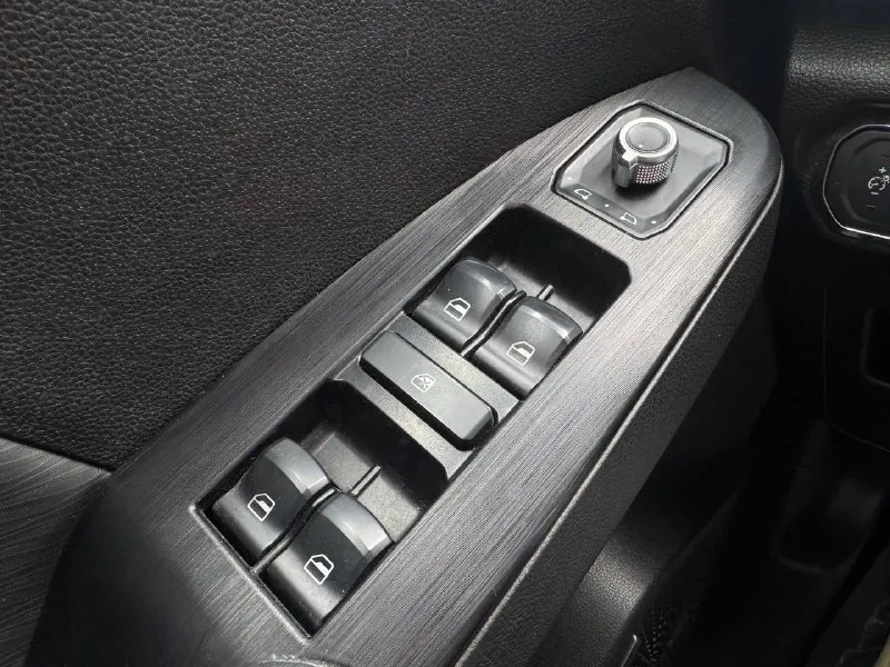 🏁в продаже haval jolion год выпуска: 2024 пробег на табло: 37 000 км птс: электронный, юр. чистый двигатель: 1.5 бензин трансмиссия: амт vin: xzgee04a5ra507172 цена: 1 480 000 руб. 📞 +7 (938) 130-35-61 адрес: г. ростов-на-дону, тц «сиверс», пр. сиверса, 23 – как нас найти способы оплаты: — наличные; — кредит (20 банков); — безнал без ндс; — обмен на ваш авто. больше подробностей об авто и способах оплаты узнавайте у менеджера @autozaorndbot ___________ смотрите все авто в наличии – https://autozao. ru/ max. ru/auto_zao_rnd 💬 🗺️ присоединяйтесь к авто зао в других городах: — москва — краснодар - фотография - 9