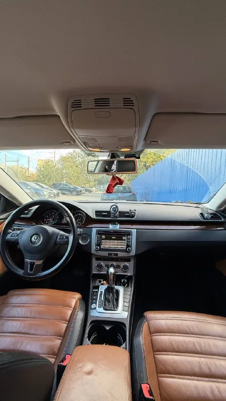 Продаю volkswagen passat cc 2014г. 1.8 турбо пробег 195к диски литые родные/заводские отдам полный комплект зимней резины. коробка едет не пинает, ничего не гудит. турбина дует. по салону имеются потертости, но все целое без рваных элементов. по электрике все работает, печка греет, кондиционер холодит, датчики все работают. электроусилитель руля адаптивные би- ксеноновые фары, динамический поворотный свет омыватели передних фар датчик дождя и света датчик давления шин подогрев передних сидений климат- контроль 2х зонный кожаный мультируль система распознавания усталости водителя esp, включая систему помощи при торможении, abs, asr, eds электрический стояночный тормоз, очень удобная функция "auto hold" наружные зеркала с подогревом, электрорегулировкой и автозатемнением на водительской стороне внутренне зеркало заднего вида с автоматическим затемнением металлическая защита двигателя. датчики парковки с траекторией на экран редкий «трюфельный» салон машина всю жизнь провела на юге. отчёт зеленый, любые проверки, в дтп машина не была машина продаётся в связи с возможностью перейти на что-то побольше. цена : 1.5 млн 🍋🍋🍋 номер :79529948965 - фотография - 3