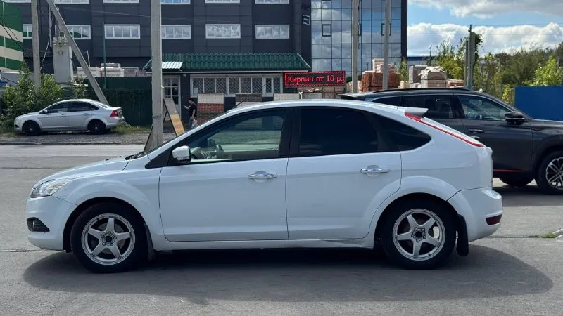 Ford focus 2, 1.6 мкпп, 2009г 400.000р продаю свой личный автомобиль. если вы ищете первую машину или просто надежный транспорт, который не подведет утром в мороз - вы по адресу. ﻿﻿владею 7 лет (не перекуп!). ﻿﻿всё, что должно работать - работает. ﻿﻿печка греет, кондиционер холодит. ﻿﻿техническая часть на 5, вложений по механике не требует. да, по кузову есть «следы времени», но за счет этого цена ниже рынка за такое техническое состояние. за машину не стыдно. стоит свежая зимняя резина. пишите, звоните, всё расскажу как есть! скину автотеку. причина продажи, уже есть новый авто. торг при осмотре +79061854829 - фотография - 2