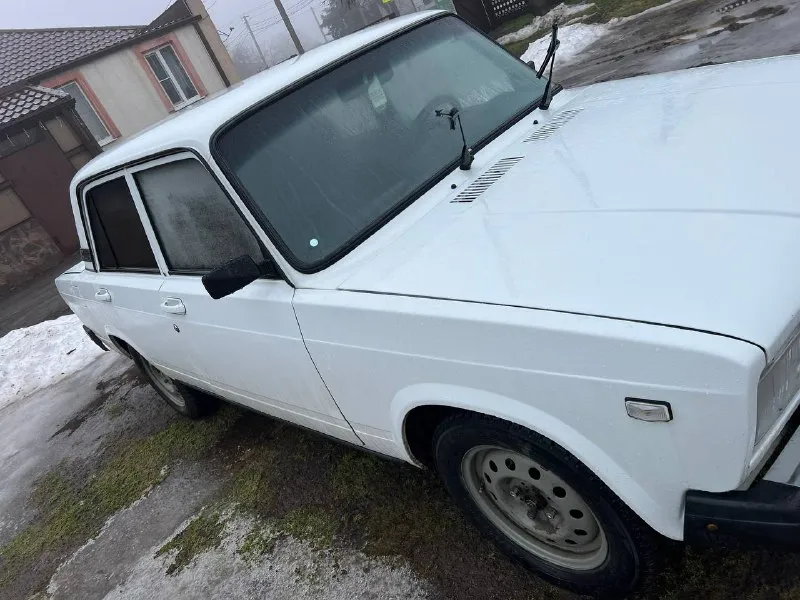 2007 год состояние идеал мотор нива инжектор музыка сигнализация авто запуск цена 250 т. р торг у капота 89185536476 связь: vk. ru/id1056663154 - фотография - 3