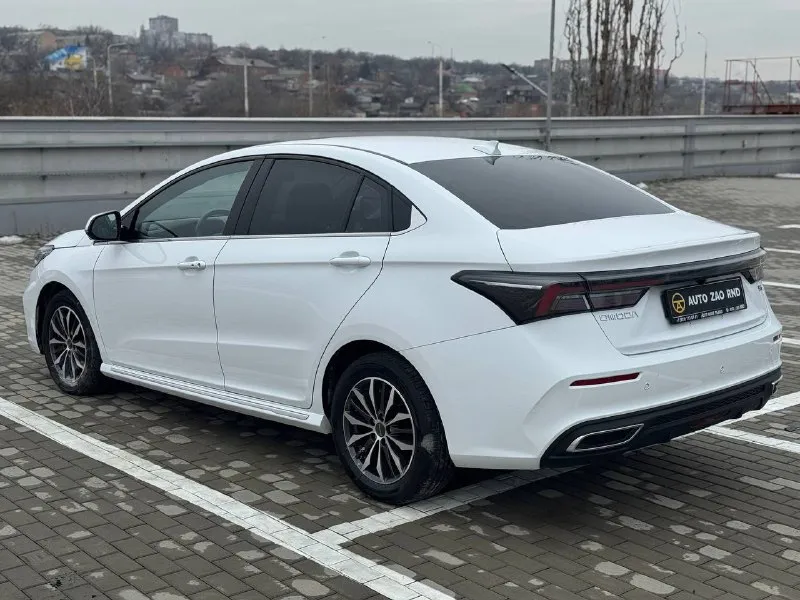 🏁в продаже omoda s5 год выпуска: 2023 пробег на табло: 35 600 км птс: электронный двигатель: 1.5 бензин трансмиссия: cvt vin: lvvdc21b6pd207425 цена: 1 090 000 руб. 📞 +7 (938) 130-35-61 адрес: г. ростов-на-дону, тц «сиверс», пр. сиверса, 23 – как нас найти способы оплаты: — наличные; — кредит (20 банков); — безнал без ндс; — обмен на ваш авто. больше подробностей об авто и способах оплаты узнавайте у менеджера @autozaorndbot ___________ смотрите все авто в наличии – https://autozao. ru/ max. ru/auto_zao_rnd 💬 🗺️ присоединяйтесь к авто зао в других городах: — москва — краснодар - фотография - 3