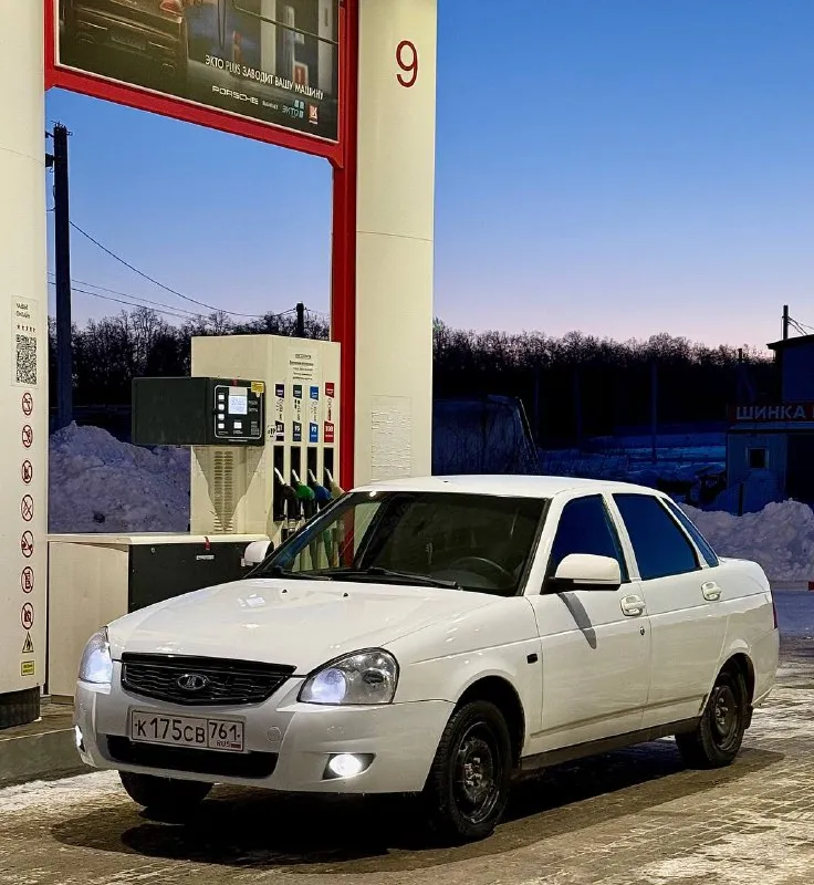 Продаю лада приора 2 2017г в белом цвете. 615к торг машина в хорошем состоянии, не бита, не крашена,... - фотография