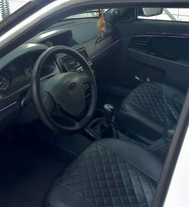 Продаю лада приора 2 2017г в белом цвете. 615к торг машина в хорошем состоянии, не бита, не крашена, автотека зелень, брал с пробегом 186к, щас пробег 192к, машина когда не езжу находится в гараже, я 4 хоз, машина оформлена на меня, денег на машину не жалел. масло не ест, не троит, передачи не вылетают, работает ровно, по кузову есть нюансы. новая вся ходовка, ручник держит уверенно, новые колодки, барабаны, трасса, задние и передние подшипники, датчик кислорода и многое другое, техничка хорошая, установлены хорошие туманки, новая зимняя резина, новые черные штампы, плюс лето резина и диски, так же в машине сделан выхлоп субару саунд на прямоточной трубе, банка стингер спорт, машина на прошивке, сделана контурная подцветка салона (управляется с телефона или с кнопки проведенной в салон) а так же поменял все элементы салона в черный глянец, стоит не плохая музыка в штатных местах + новый активный саб (dear bonce) + новый мафон prology cmd 350, так же установлена сигнализация с автозапуском, в машину всегда заливался 95 бензин. автомобиль находится в новошахтинске. кого заинтересовало могу скинуть больше фото, так же видео машина стоит меньше чем за сколько ее взял и вложил, поэтому цена оправдана думаю +7 961 305 4197 тг или тег @serega_og163 вк vk. ru/fffuckingi писать, на звонки не смогу ответить, нет симкарты в телефоне, нахожусь на сво - фотография - 5