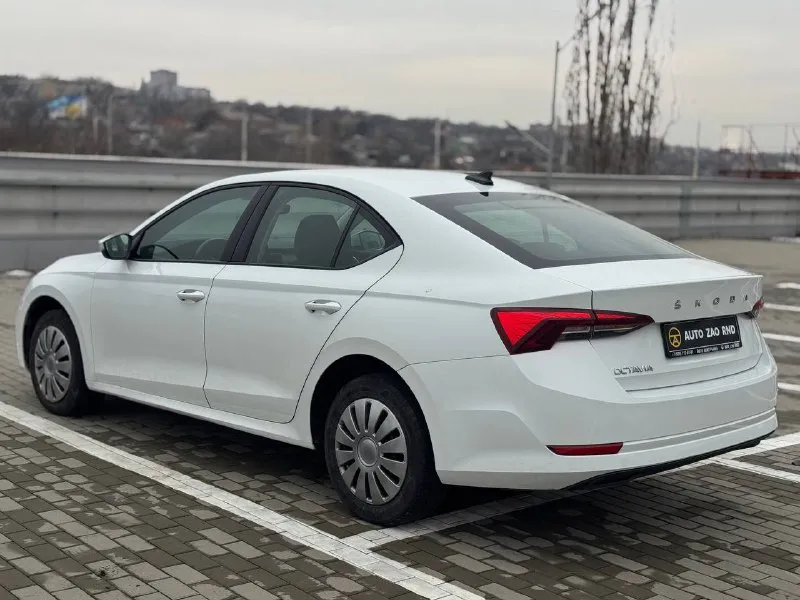 🏁в продаже skoda octavia год выпуска: 2021 пробег на табло: 60 000 км птс: электронный двигатель: 1.6 бензин трансмиссия: ат vin: xw8an4nx2nh008214 цена: 1 420 000 руб. 📞 + 7 (938) 130-35-61 адрес: г. ростов-на-дону, тц «сиверс», пр. сиверса, 23 – как нас найти способы оплаты: — наличные; — кредит (20 банков); — безнал без ндс; — обмен на ваш авто. больше подробностей об авто и способах оплаты узнавайте у менеджера @autozaorndbot ___________ смотрите все авто в наличии – https://autozao. ru/ max. ru/auto_zao_rnd 💬 🗺️ присоединяйтесь к авто зао в других городах: — москва — краснодар - фотография - 3