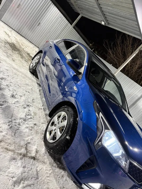 Автомобиль ia rio, год выпуска 2022. пробег 60 0оо километров. цвет синий. объем двигателя 1,6 литра. мощность 123 лошадиных сил, бензиновый двигатель. коробка автоматическая. привод передний. опции: антиблокировочная система abs, система курсовой устойчивости esp, электропривод зеркал, датчики давления в шинах и иммобилайзер. автомобиль в отличном состоянии, имеет всего двух владельцев и небольшой пробег. он оснащен всеми необходимыми опциями для комфортной и безопасной езды, включая антиблокировочную систему abs, систему курсовой устойчивости esp и электропривод зеркал. kia rio - это надежный и экономичный автомобиль, который идеально подходит для повседневной эксплуатации. если вы ищете качественный и доступный автомобиль, то kia rio может стать отличным выбором для вас. цена 1450000 связь 89281919088 - фотография - 2