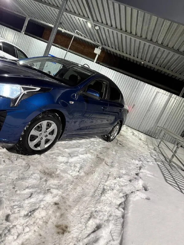 Автомобиль ia rio, год выпуска 2022. пробег 60 0оо километров. цвет синий. объем двигателя 1,6 литра. мощность 123 лошадиных сил, бензиновый двигатель. коробка автоматическая. привод передний. опции: антиблокировочная система abs, система курсовой устойчивости esp, электропривод зеркал, датчики давления в шинах и иммобилайзер. автомобиль в отличном состоянии, имеет всего двух владельцев и небольшой пробег. он оснащен всеми необходимыми опциями для комфортной и безопасной езды, включая антиблокировочную систему abs, систему курсовой устойчивости esp и электропривод зеркал. kia rio - это надежный и экономичный автомобиль, который идеально подходит для повседневной эксплуатации. если вы ищете качественный и доступный автомобиль, то kia rio может стать отличным выбором для вас. цена 1450000 связь 89281919088 - фотография - 3