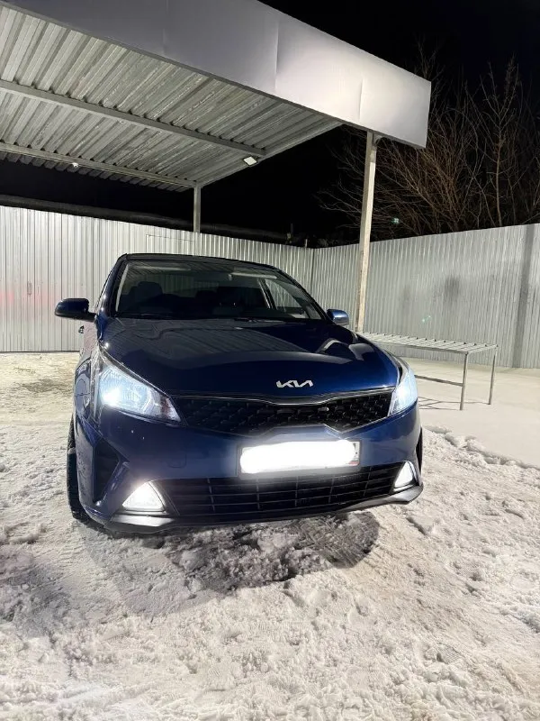Автомобиль ia rio, год выпуска 2022. пробег 60 0оо километров. цвет синий. объем двигателя 1,6 литра. мощность 123 лошадиных сил, бензиновый двигатель. коробка автоматическая. привод передний. опции: антиблокировочная система abs, система курсовой устойчивости esp, электропривод зеркал, датчики давления в шинах и иммобилайзер. автомобиль в отличном состоянии, имеет всего двух владельцев и небольшой пробег. он оснащен всеми необходимыми опциями для комфортной и безопасной езды, включая антиблокировочную систему abs, систему курсовой устойчивости esp и электропривод зеркал. kia rio - это надежный и экономичный автомобиль, который идеально подходит для повседневной эксплуатации. если вы ищете качественный и доступный автомобиль, то kia rio может стать отличным выбором для вас. цена 1450000 связь 89281919088 - фотография - 4