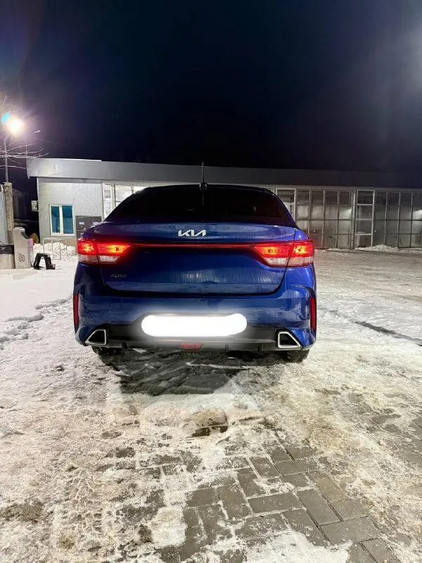 Автомобиль ia rio, год выпуска 2022. пробег 60 0оо километров. цвет синий. объем двигателя 1,6 литра. мощность 123 лошадиных сил, бензиновый двигатель. коробка автоматическая. привод передний. опции: антиблокировочная система abs, система курсовой устойчивости esp, электропривод зеркал, датчики давления в шинах и иммобилайзер. автомобиль в отличном состоянии, имеет всего двух владельцев и небольшой пробег. он оснащен всеми необходимыми опциями для комфортной и безопасной езды, включая антиблокировочную систему abs, систему курсовой устойчивости esp и электропривод зеркал. kia rio - это надежный и экономичный автомобиль, который идеально подходит для повседневной эксплуатации. если вы ищете качественный и доступный автомобиль, то kia rio может стать отличным выбором для вас. цена 1450000 связь 89281919088 - фотография - 5