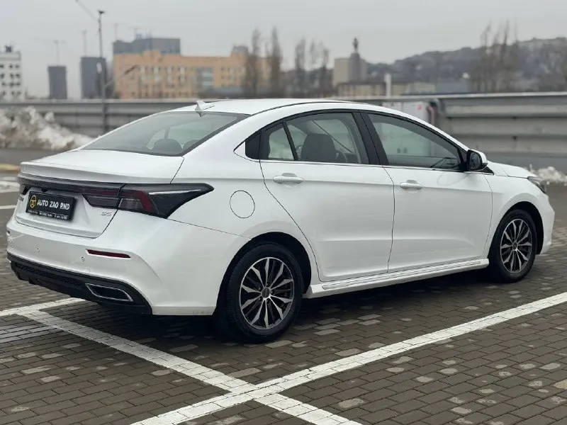 🏁в продаже omoda s5 год выпуска: 2023 пробег на табло: 48 000 км птс: электронный двигатель: 1.5 бензин трансмиссия: cvt vin: lvvdc21b2pd207485 цена: 1 080 000 руб. 📞 + 7 (938) 130-35-61 адрес: г. ростов-на-дону, тц «сиверс», пр. сиверса, 23 – как нас найти способы оплаты: — наличные; — кредит (20 банков); — безнал без ндс; — обмен на ваш авто. больше подробностей об авто и способах оплаты узнавайте у менеджера @autozaorndbot ___________ смотрите все авто в наличии – https://autozao. ru/ max. ru/auto_zao_rnd 💬 🗺️ присоединяйтесь к авто зао в других городах: — москва — краснодар - фотография - 4