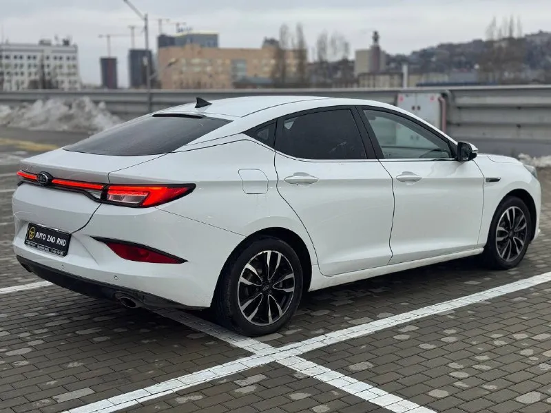 🏁 в продаже jac j7 год выпуска: 2023 пробег на табло: 61 000 км птс: электронный двигатель: 1.5 бензин трансмиссия: cvt vin: mx1j7aggxpk047357 цена: 970 000 руб. 📞 + 7 (938) 130-35-61 адрес: г. ростов-на-дону, тц «сиверс», пр. сиверса, 23 – как нас найти способы оплаты: — наличные; — кредит (20 банков); — безнал без ндс; — обмен на ваш авто. больше подробностей об авто и способах оплаты узнавайте у менеджера @autozaorndbot ___________ смотрите все авто в наличии – https://autozao. ru/ max. ru/auto_zao_rnd 💬 🗺️ присоединяйтесь к авто зао в других городах: — москва — краснодар - фотография - 4