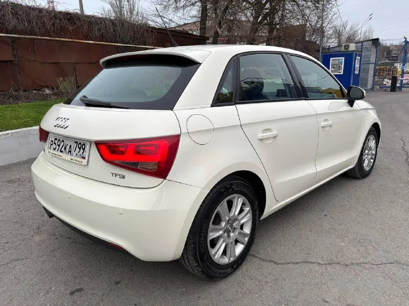 Продам audi a1 2014г. 1.4 tfsi dsg 750 т. р. 89054582118 таганрог автомобиль в отличном состоянии, машина вложений не требует, всегда проходила своевременное обслуживания на качественных запчастях. хорошая комплектация старт стоп, подогрев сидений. двигатель работают отличное едет очень шустро, кпп без нареканий не пинает, не дергает, не буксует. с документами полный порядок! без штрафов запретов итд. внешних дефектов нет, выглядит как новая. - фотография - 3