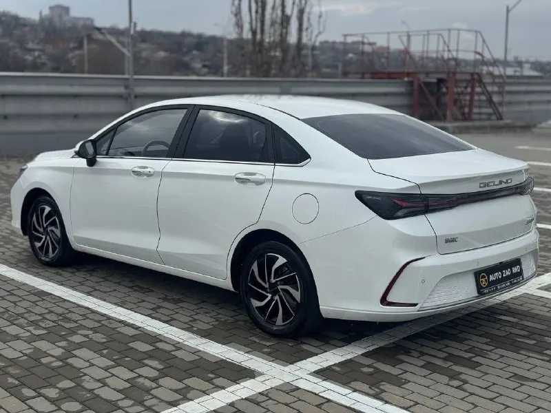 🏁 в продаже baic u5 plus год выпуска: 2023 пробег на табло: 42 000 км птс: электронный двигатель: 1.5 бензин трансмиссия: cvt vin: xwdclsac0p0000802 цена: 1 080 000 руб. 📞 + 7 (938) 130-35-61 адрес: г. ростов-на-дону, тц «сиверс», пр. сиверса, 23 – как нас найти способы оплаты: — наличные; — кредит (20 банков); — безнал без ндс; — обмен на ваш авто. больше подробностей об авто и способах оплаты узнавайте у менеджера @autozaorndbot ___________ смотрите все авто в наличии – https://autozao. ru/ max. ru/auto_zao_rnd 💬 🗺️ присоединяйтесь к авто зао в других городах: — москва — краснодар - фотография - 3