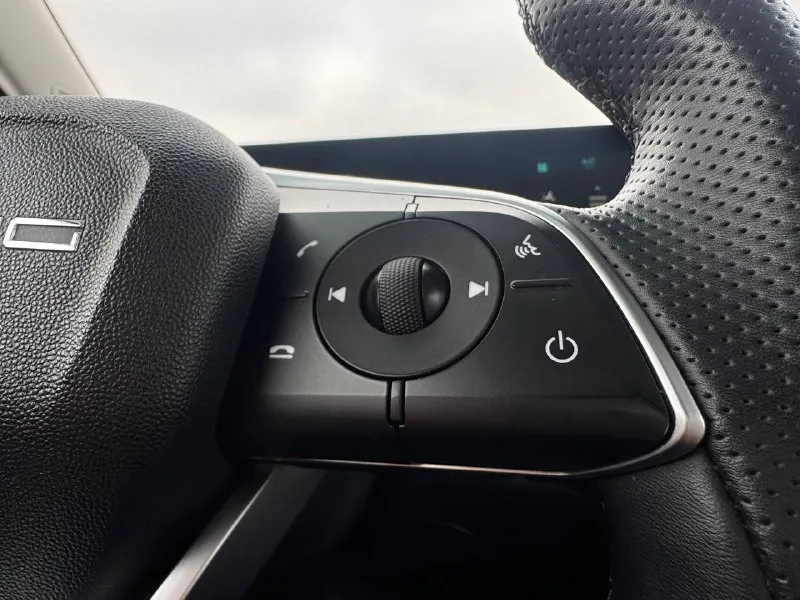 🏁 в продаже baic u5 plus год выпуска: 2023 пробег на табло: 42 000 км птс: электронный двигатель: 1.5 бензин трансмиссия: cvt vin: xwdclsac0p0000802 цена: 1 080 000 руб. 📞 + 7 (938) 130-35-61 адрес: г. ростов-на-дону, тц «сиверс», пр. сиверса, 23 – как нас найти способы оплаты: — наличные; — кредит (20 банков); — безнал без ндс; — обмен на ваш авто. больше подробностей об авто и способах оплаты узнавайте у менеджера @autozaorndbot ___________ смотрите все авто в наличии – https://autozao. ru/ max. ru/auto_zao_rnd 💬 🗺️ присоединяйтесь к авто зао в других городах: — москва — краснодар - фотография - 6