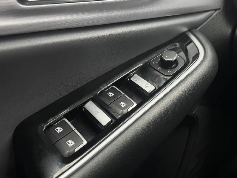 🏁 в продаже baic u5 plus год выпуска: 2023 пробег на табло: 42 000 км птс: электронный двигатель: 1.5 бензин трансмиссия: cvt vin: xwdclsac0p0000802 цена: 1 080 000 руб. 📞 + 7 (938) 130-35-61 адрес: г. ростов-на-дону, тц «сиверс», пр. сиверса, 23 – как нас найти способы оплаты: — наличные; — кредит (20 банков); — безнал без ндс; — обмен на ваш авто. больше подробностей об авто и способах оплаты узнавайте у менеджера @autozaorndbot ___________ смотрите все авто в наличии – https://autozao. ru/ max. ru/auto_zao_rnd 💬 🗺️ присоединяйтесь к авто зао в других городах: — москва — краснодар - фотография - 9