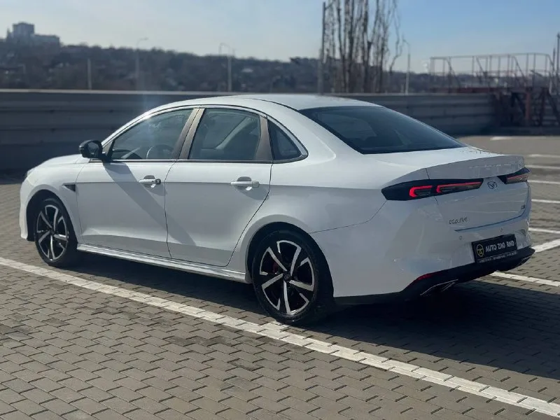 🏁в продаже kaiyi e5 год выпуска: 2023 пробег на табло: 67 000 км птс: электронный двигатель: 1.5 бензин трансмиссия: cvt vin: xuuja2g29p0003218 цена: 1 080 000 руб. 📞 +7 (938) 130-35-61 адрес: г. ростов-на-дону, тц «сиверс», пр. сиверса, 23 – как нас найти способы оплаты: — наличные; — кредит (20 банков); — безнал без ндс; — обмен на ваш авто. больше подробностей об авто и способах оплаты узнавайте у менеджера в @autozaorndbot ___________ смотрите все авто в наличии – https://autozao. ru/ 🗺️ присоединяйтесь к авто зао в других городах: — москва — краснодар - фотография - 3