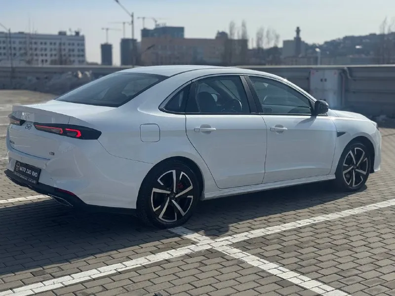 🏁в продаже kaiyi e5 год выпуска: 2023 пробег на табло: 67 000 км птс: электронный двигатель: 1.5 бензин трансмиссия: cvt vin: xuuja2g29p0003218 цена: 1 080 000 руб. 📞 +7 (938) 130-35-61 адрес: г. ростов-на-дону, тц «сиверс», пр. сиверса, 23 – как нас найти способы оплаты: — наличные; — кредит (20 банков); — безнал без ндс; — обмен на ваш авто. больше подробностей об авто и способах оплаты узнавайте у менеджера в @autozaorndbot ___________ смотрите все авто в наличии – https://autozao. ru/ 🗺️ присоединяйтесь к авто зао в других городах: — москва — краснодар - фотография - 4