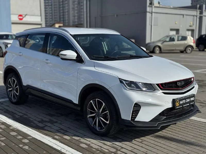 🏁в продаже geely coolray год выпуска: 2022 пробег на табло: 61 000 км птс: оригинал двигатель: 1.5 бензин трансмиссия: amt vin: y4k8622z0pb902075 цена: 1 290 000 руб. 📞 +7 (938) 130-35-61 адрес: г. ростов-на-дону, тц «сиверс», пр. сиверса, 23 – как нас найти способы оплаты: — наличные; — кредит (20 банков); — безнал без ндс; — обмен на ваш авто. больше подробностей об авто и способах оплаты узнавайте у менеджера в @autozaorndbot ___________ смотрите все авто в наличии – https://autozao. ru/ 🗺️ присоединяйтесь к авто зао в других городах: — москва — краснодар - фотография - 2