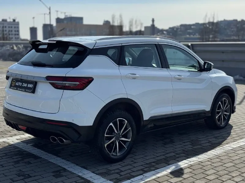 🏁в продаже geely coolray год выпуска: 2022 пробег на табло: 61 000 км птс: оригинал двигатель: 1.5 бензин трансмиссия: amt vin: y4k8622z0pb902075 цена: 1 290 000 руб. 📞 +7 (938) 130-35-61 адрес: г. ростов-на-дону, тц «сиверс», пр. сиверса, 23 – как нас найти способы оплаты: — наличные; — кредит (20 банков); — безнал без ндс; — обмен на ваш авто. больше подробностей об авто и способах оплаты узнавайте у менеджера в @autozaorndbot ___________ смотрите все авто в наличии – https://autozao. ru/ 🗺️ присоединяйтесь к авто зао в других городах: — москва — краснодар - фотография - 4