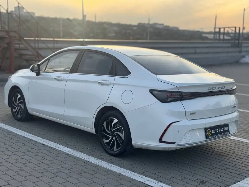 🏁в продаже baic u5 plus год выпуска: 2023 пробег на табло: 31 000 км птс: электронный двигатель: 1.5 бензин трансмиссия: cvt vin: xwdclsac4p0000978 цена: 1 070 000 руб. 📞 +7 (938) 130-35-61 адрес: г. ростов-на-дону, тц «сиверс», пр. сиверса, 23 – как нас найти способы оплаты: — наличные; — кредит (20 банков); — безнал без ндс; — обмен на ваш авто. больше подробностей об авто и способах оплаты узнавайте у менеджера в @autozaorndbot ___________ смотрите все авто в наличии – https://autozao. ru/ 🗺️ присоединяйтесь к авто зао в других городах: — москва — краснодар - фотография - 3