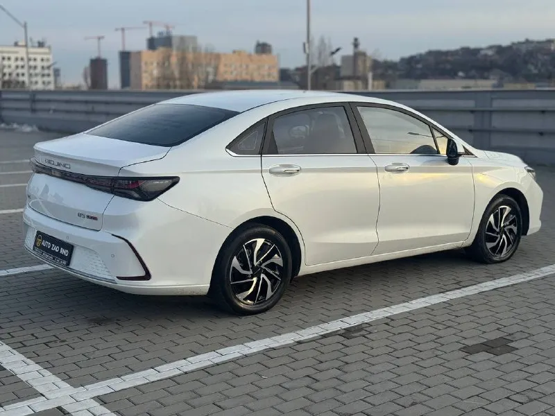 🏁в продаже baic u5 plus год выпуска: 2023 пробег на табло: 31 000 км птс: электронный двигатель: 1.5 бензин трансмиссия: cvt vin: xwdclsac4p0000978 цена: 1 070 000 руб. 📞 +7 (938) 130-35-61 адрес: г. ростов-на-дону, тц «сиверс», пр. сиверса, 23 – как нас найти способы оплаты: — наличные; — кредит (20 банков); — безнал без ндс; — обмен на ваш авто. больше подробностей об авто и способах оплаты узнавайте у менеджера в @autozaorndbot ___________ смотрите все авто в наличии – https://autozao. ru/ 🗺️ присоединяйтесь к авто зао в других городах: — москва — краснодар - фотография - 4
