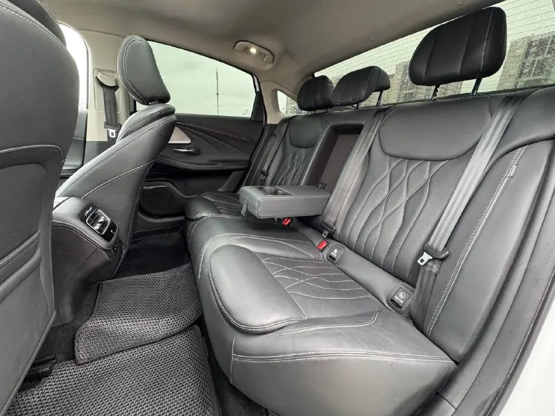 🏁 в продаже chery arrizo 8 год выпуска: 2024 пробег на табло: 28 000 км птс: электронный двигатель: 1.6 бензин трансмиссия: amt vin: lvvdc21b9rd558574 цена: 1 760 000 руб. 📞 + 7 (938) 130-35-61 адрес: г. ростов-на-дону, тц «сиверс», пр. сиверса, 23 – как нас найти способы оплаты: — наличные; — кредит (20 банков); — безнал без ндс; — обмен на ваш авто. больше подробностей об авто и способах оплаты узнавайте у менеджера @autozaorndbot ___________ смотрите все авто в наличии – https://autozao. ru/ max. ru/auto_zao_rnd 💬 🗺️ присоединяйтесь к авто зао в других городах: — москва — краснодар - фотография - 9