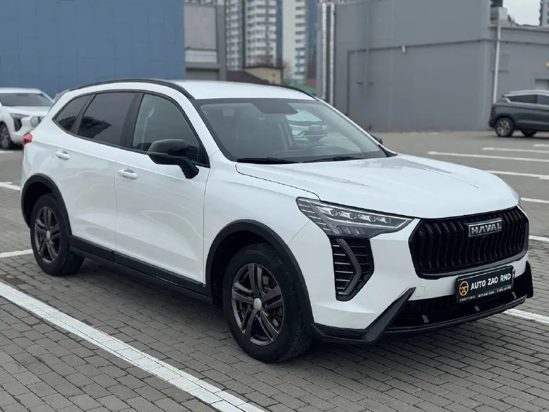 🏁 в продаже haval jolion год выпуска: 2024 пробег на табло: 58 000 км птс: электронный двигатель: 1.5 бензин трансмиссия: amt vin: xzgee04a8ra888225 цена: 1 510 000 руб. 📞 + 7 (938) 130-35-61 адрес: г. ростов-на-дону, тц «сиверс», пр. сиверса, 23 – как нас найти способы оплаты: — наличные; — кредит (20 банков); — безнал без ндс; — обмен на ваш авто. больше подробностей об авто и способах оплаты узнавайте у менеджера @autozaorndbot ___________ смотрите все авто в наличии – https://autozao. ru/ max. ru/auto_zao_rnd 💬 🗺️ присоединяйтесь к авто зао в других городах: — москва — краснодар - фотография - 2