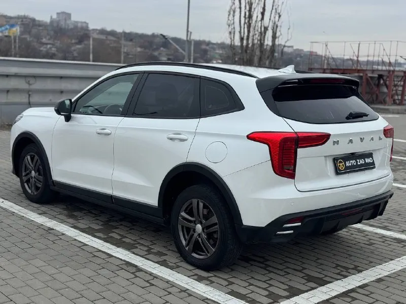 🏁 в продаже haval jolion год выпуска: 2024 пробег на табло: 58 000 км птс: электронный двигатель: 1.5 бензин трансмиссия: amt vin: xzgee04a8ra888225 цена: 1 510 000 руб. 📞 + 7 (938) 130-35-61 адрес: г. ростов-на-дону, тц «сиверс», пр. сиверса, 23 – как нас найти способы оплаты: — наличные; — кредит (20 банков); — безнал без ндс; — обмен на ваш авто. больше подробностей об авто и способах оплаты узнавайте у менеджера @autozaorndbot ___________ смотрите все авто в наличии – https://autozao. ru/ max. ru/auto_zao_rnd 💬 🗺️ присоединяйтесь к авто зао в других городах: — москва — краснодар - фотография - 3