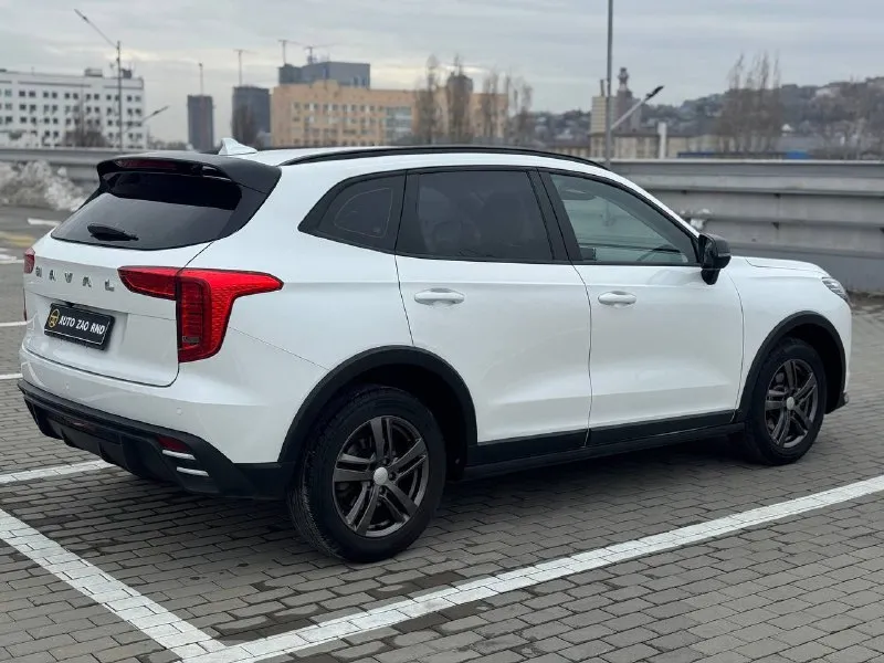 🏁 в продаже haval jolion год выпуска: 2024 пробег на табло: 58 000 км птс: электронный двигатель: 1.5 бензин трансмиссия: amt vin: xzgee04a8ra888225 цена: 1 510 000 руб. 📞 + 7 (938) 130-35-61 адрес: г. ростов-на-дону, тц «сиверс», пр. сиверса, 23 – как нас найти способы оплаты: — наличные; — кредит (20 банков); — безнал без ндс; — обмен на ваш авто. больше подробностей об авто и способах оплаты узнавайте у менеджера @autozaorndbot ___________ смотрите все авто в наличии – https://autozao. ru/ max. ru/auto_zao_rnd 💬 🗺️ присоединяйтесь к авто зао в других городах: — москва — краснодар - фотография - 4
