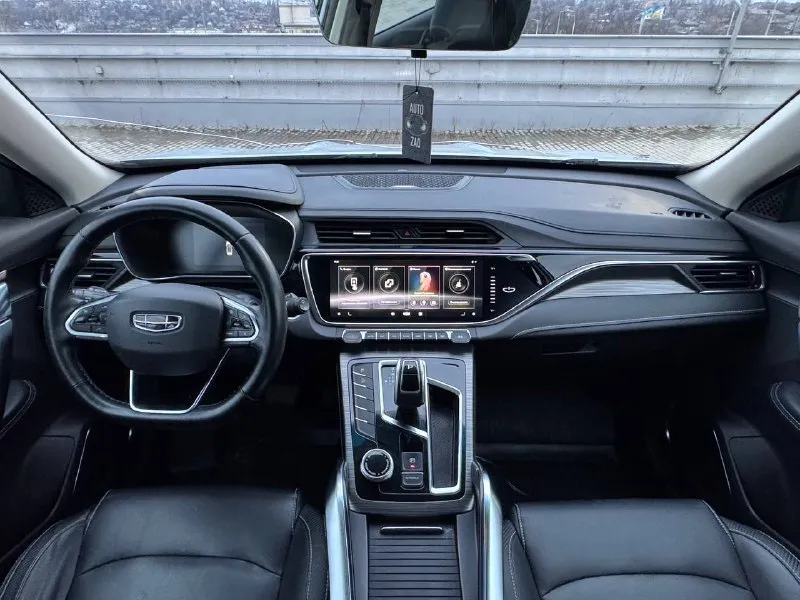 🏁 в продаже geely atlas pro год выпуска: 2023 пробег на табло: 63 000 км птс: электронный двигатель: 1.5 бензин трансмиссия: at vin: y4k8722zxpb305156 цена: 1 440 000 руб. 📞 + 7 (938) 130-35-61 адрес: г. ростов-на-дону, тц «сиверс», пр. сиверса, 23 – как нас найти способы оплаты: — наличные; — кредит (20 банков); — безнал без ндс; — обмен на ваш авто. больше подробностей об авто и способах оплаты узнавайте у менеджера @autozaorndbot ___________ смотрите все авто в наличии – https://autozao. ru/ max. ru/auto_zao_rnd 💬 🗺️ присоединяйтесь к авто зао в других городах: — москва — краснодар - фотография - 4