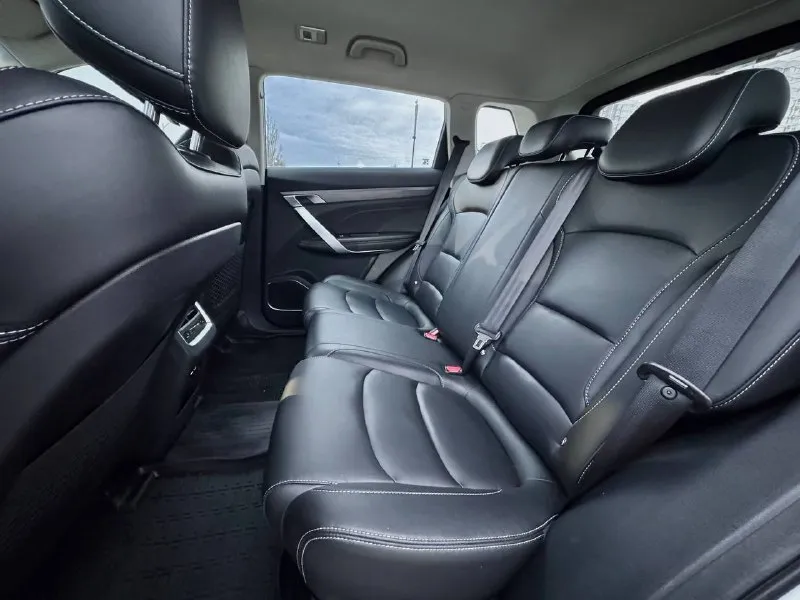 🏁 в продаже geely atlas pro год выпуска: 2023 пробег на табло: 63 000 км птс: электронный двигатель: 1.5 бензин трансмиссия: at vin: y4k8722zxpb305156 цена: 1 440 000 руб. 📞 + 7 (938) 130-35-61 адрес: г. ростов-на-дону, тц «сиверс», пр. сиверса, 23 – как нас найти способы оплаты: — наличные; — кредит (20 банков); — безнал без ндс; — обмен на ваш авто. больше подробностей об авто и способах оплаты узнавайте у менеджера @autozaorndbot ___________ смотрите все авто в наличии – https://autozao. ru/ max. ru/auto_zao_rnd 💬 🗺️ присоединяйтесь к авто зао в других городах: — москва — краснодар - фотография - 8