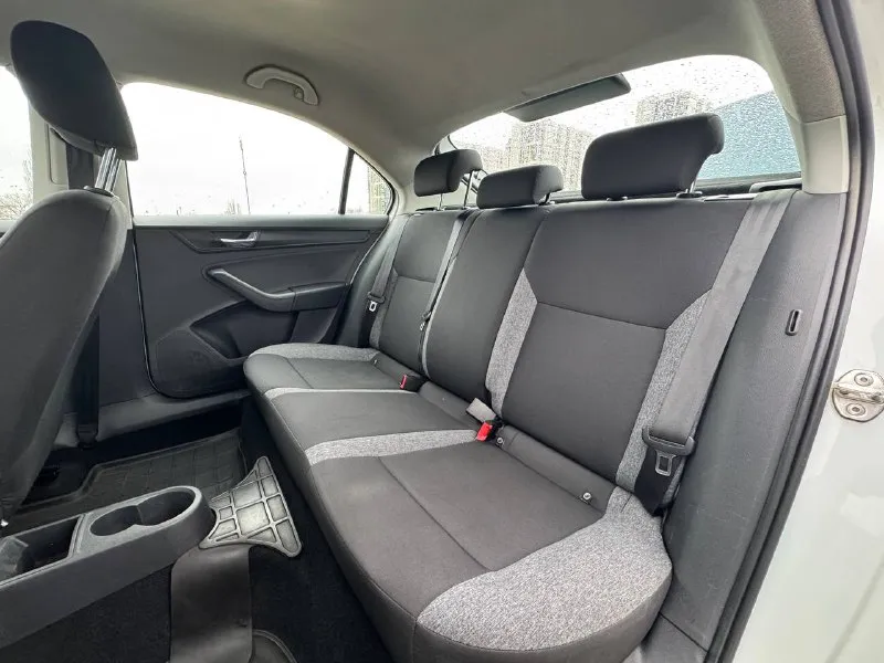 🏁 в продаже skoda rapid год выпуска: 2021 пробег на табло: 132 000 км птс: электронный двигатель: 1.6 бензин трансмиссия: at vin: xw8ac2nh6mk133687 цена: 940 000 руб. 📞 + 7 (938) 130-35-61 адрес: г. ростов-на-дону, тц «сиверс», пр. сиверса, 23 – как нас найти способы оплаты: — наличные; — кредит (20 банков); — безнал без ндс; — обмен на ваш авто. больше подробностей об авто и способах оплаты узнавайте у менеджера @autozaorndbot ___________ смотрите все авто в наличии – https://autozao. ru/ max. ru/auto_zao_rnd 💬 🗺️ присоединяйтесь к авто зао в других городах: — москва — краснодар - фотография - 8