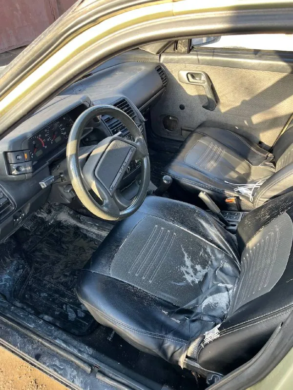 🚗lada2112 🗓️2001 💵цена:55000₽ торг 🕹️кпп: механика 🛢️объём: 1.6 ⛽тип двигателя:16клоп 🏃🏻‍♂️пробег: 320000 🏙️город: батайск ☎️телефон: 89889998305 ✅машиной нужно заниматься, документы; стс, птс,2 документа купли продажи, по техничке нужно поменять прокладку гбц, ходовая в норме, по кузову много моментов ( на дне 2 дырки под сиденьями), после аварии была помята жопа, чуть вытянул и поставил бампер, машина на ходу @cryptoscam97 - фотография - 4