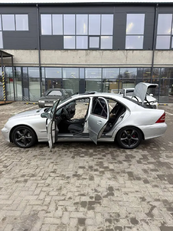 В продаже mercedes-benz c-класс w203,объем 1.8 ат,2004 год, пробег 244600,цена 560000. автомобилем владею 2 года. недавно обслуживал двигатель: зам. всех прокладок зам. фильтров зам. термостата зам. патрубков зам. свечей зам. масло в двигателе обслужен стартер с генератор. перешил руль в эко кожу. салон в отличном состоянии, чистый и опрятный. переходная модель, двигатель m271 автомобиль на полном ходу, единственное, в скором времени нужно обслужить ходовую. возможен торг. 89643338644 vk. ru/id241702649 - фотография - 3