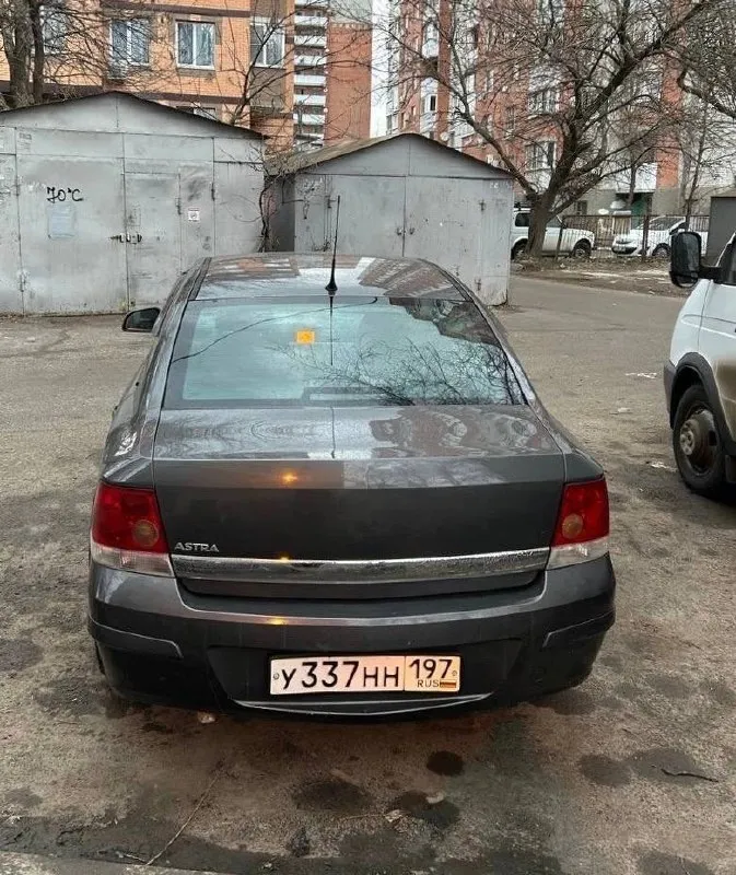 Opel astra 1.6 мт, 2011 пробег 164.000 км мощность л. с. 115 птс оригинал цена- 590.000 рублей машина на уверенном ходу, 2 владельца в одной семье. все нюансы только по кузову, видно на фото. мотор, ходовая часть- всё в порядке. пробег 164 320, ездила только в городе. с машиной отдам летнюю резину на дисках. торг уместен, машина в г. ростов-на-дону, ворошиловский район по всем вопросам: вконтакте - vk. ru/sasha_gurbich тг- @gurbichh макс/вотсап- 89054507578 - фотография - 3
