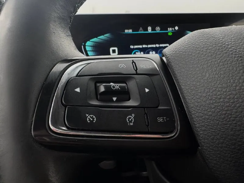 🏁 в продаже exeed lx год выпуска: 2023 пробег на табло: 62 603 км птс: электронный двигатель: 1.5 бензин трансмиссия: cvt vin: lvtdb21b9pe908028 цена: 1 470 000 руб. 📞 + 7 (938) 130-35-61 адрес: г. ростов-на-дону, тц «сиверс», пр. сиверса, 23 – как нас найти способы оплаты: — наличные; — кредит (20 банков); — безнал без ндс; — обмен на ваш авто. больше подробностей об авто и способах оплаты узнавайте у менеджера @autozaorndbot ___________ смотрите все авто в наличии – https://autozao. ru/ max. ru/auto_zao_rnd 💬 🗺️ присоединяйтесь к авто зао в других городах: — москва — краснодар - фотография - 6